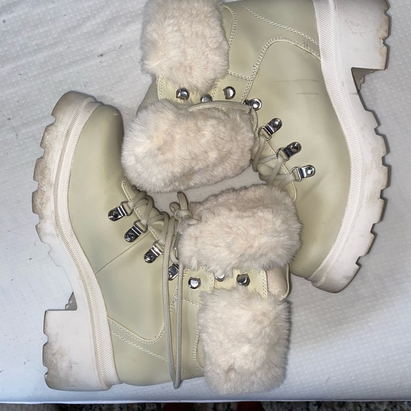 π€© HOST PICK π€© Kendall + Kylie Ivory Fur Boots - Picture 5 of 10